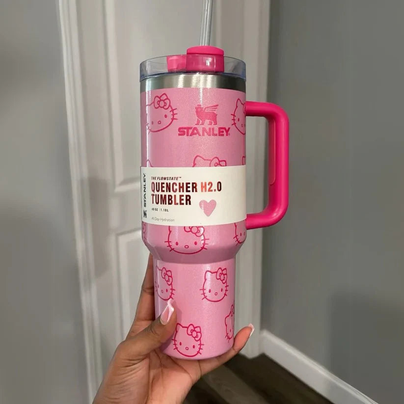 Stanley termos çeşitleri ile sıcak ve soğuk içeceklerinizi uzun süre muhafaza edin! Stanley pipetli termos, Stanley kahve termosu ve Stanley mug termos modelleri, günlük kullanım için idealdir. Stanley kulplu termos ve Stanley outdoor termos 1.3 lt, doğa tutkunları için mükemmel bir seçim sunar. Şık tasarımıyla Stanley Barbie termos ve Stanley termos pembe, tarzınıza renk katar. Stanley termos en ucuz fiyat seçenekleriyle kaliteli ve dayanıklı bir kullanım sunarken, Stanley termos çanta ile taşıması da oldu