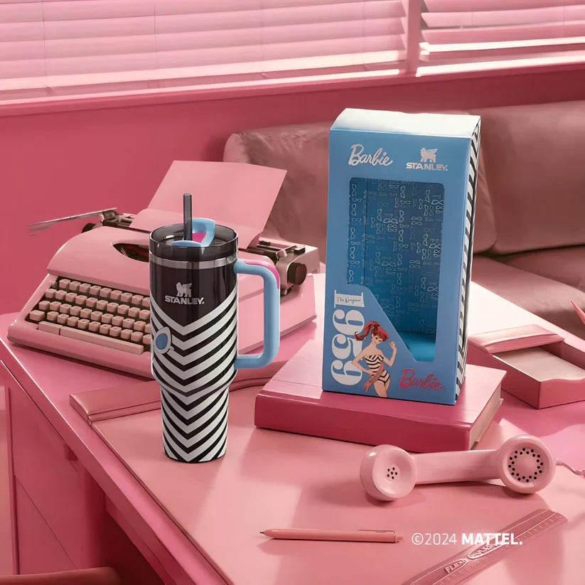 Stanley termos çeşitleri ile sıcak ve soğuk içeceklerinizi uzun süre muhafaza edin! Stanley pipetli termos, Stanley kahve termosu ve Stanley mug termos modelleri, günlük kullanım için idealdir. Stanley kulplu termos ve Stanley outdoor termos 1.3 lt, doğa tutkunları için mükemmel bir seçim sunar. Şık tasarımıyla Stanley Barbie termos ve Stanley termos pembe, tarzınıza renk katar. Stanley termos en ucuz fiyat seçenekleriyle kaliteli ve dayanıklı bir kullanım sunarken, Stanley termos çanta ile taşıması da oldu