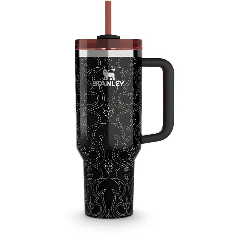 Stanley termos modelleriyle içeceklerinizi saatlerce sıcak veya soğuk tutun! Pratik kullanımıyla Stanley pipetli termos, kahve severler için Stanley kahve termosu ve ergonomik tasarımıyla Stanley mug termos günlük hayatınıza konfor katıyor. Stanley kulplu termos ve Stanley outdoor termos 1.3 lt, kamp ve doğa gezileri için mükemmel bir seçenek sunarken, Stanley Barbie termos ve Stanley termos pembe şık ve modern tasarımlarıyla göz dolduruyor. Stanley termos küçük modellerden büyük hacimli Stanley 1.3 lt term
