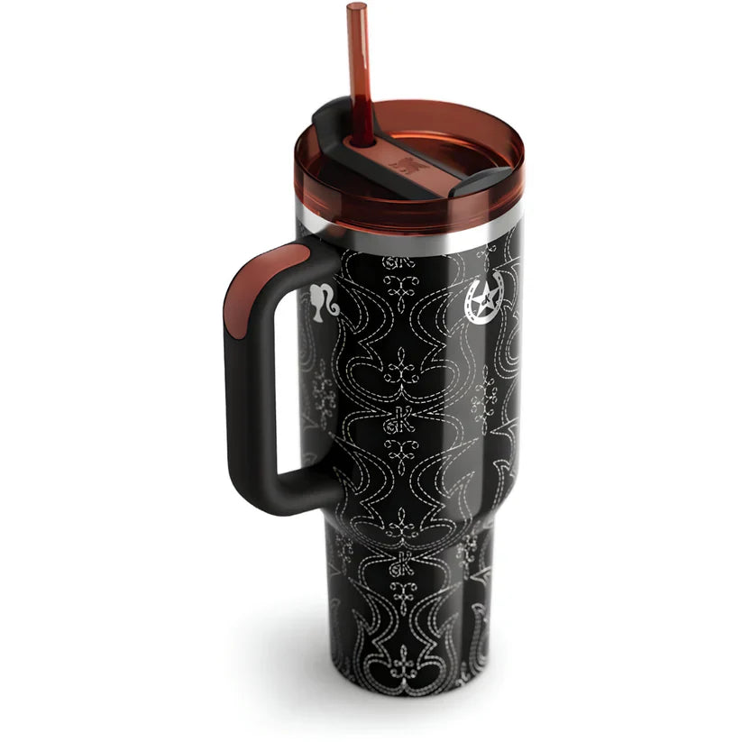 Stanley termos modelleriyle içeceklerinizi saatlerce sıcak veya soğuk tutun! Pratik kullanımıyla Stanley pipetli termos, kahve severler için Stanley kahve termosu ve ergonomik tasarımıyla Stanley mug termos günlük hayatınıza konfor katıyor. Stanley kulplu termos ve Stanley outdoor termos 1.3 lt, kamp ve doğa gezileri için mükemmel bir seçenek sunarken, Stanley Barbie termos ve Stanley termos pembe şık ve modern tasarımlarıyla göz dolduruyor. Stanley termos küçük modellerden büyük hacimli Stanley 1.3 lt term